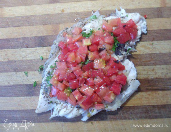 Распределить немного помидоров.