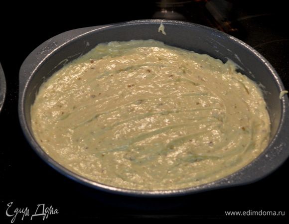 Вылить тесто в три формы ,поставить в разогретую духовку на 180 гр. 23-25 мин. Проверяем на готовность центр зубочисткой.