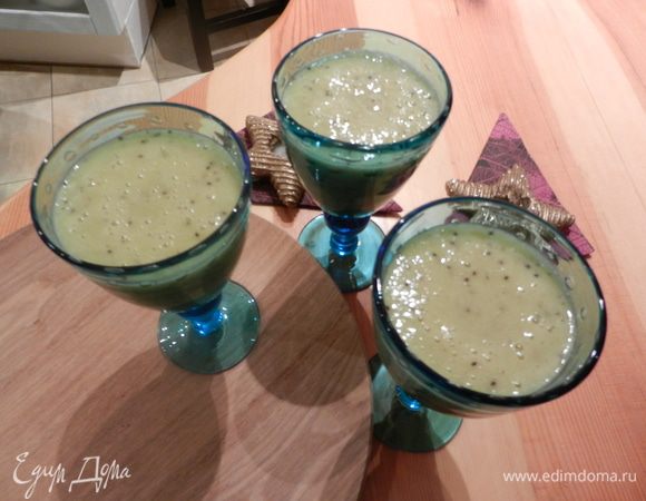 Все продукты взбить блендером и коктейль "Mетла" готов ! Hа здоровье !