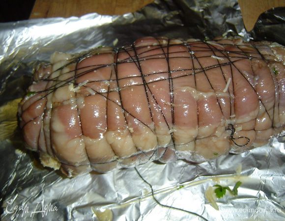 а затем перевязываем его нитками.