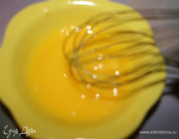 и растереть желтки