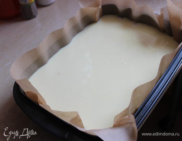 ставим в духовку разогретую уже до 160гр. и выпекаем 25-30 минут при 160гр. Болъше не надо..иначе будет не сочным. 