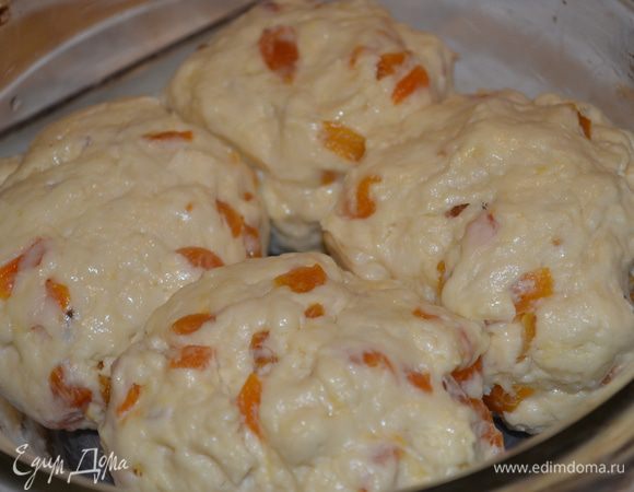 и начинаем РУКАМИ прямо в миске месить тесто! Делаем это достаточно долго, чтобы масло как следует разошлось. Тесто будет липким и вязким. К сожалению не смогла сделать этот шаг с фото, так как руки были в тесте по локоть) 