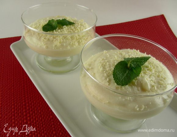 При подаче его можно украсить тертым белым шоколадом, листиками мяты или тонкими дольками лимона. Приятного аппетита))
