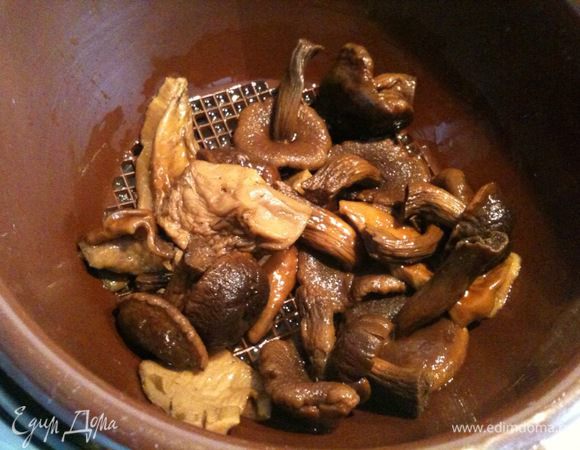 Грибы замочить на ночь, порезать...