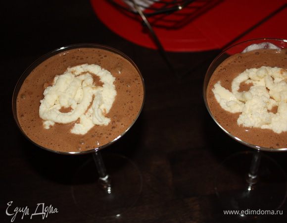 Даем немного постоять в холодильнике и украшаем.