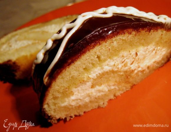 Вариант №3. Рулет "Медово-ромовый". Убираем в рецепте крема вишню и сахар, заменяем 40 г пудры на 40 г меда.