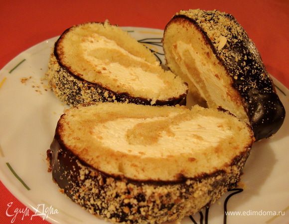 Вариант №4. Апельсиновый рулет. Делаем по варианту №2, но заменяем ром для пропитки на ликер куантро или на любой апельсиновый ликер.