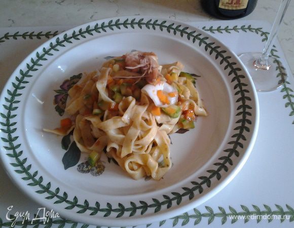 Разделить на порции. Подавать, сопровождая белым сухим вином. Пальчики облизывать разрешается.