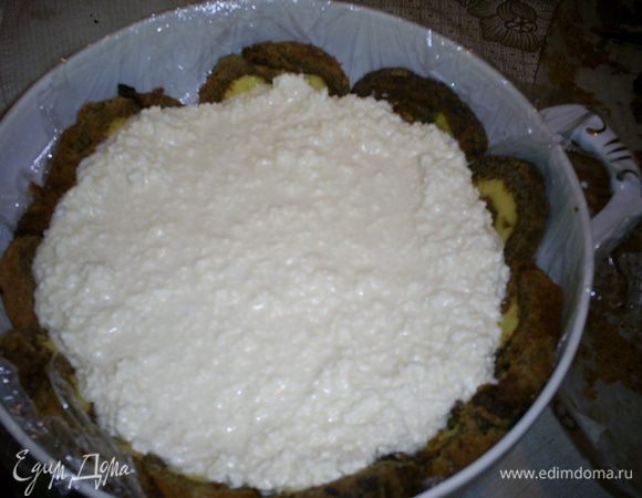 Заполняем полученную полость муссом.