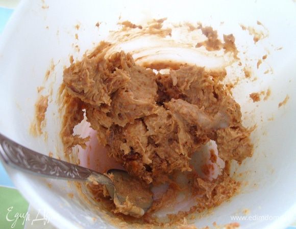 Инжир промыть (если очень сухой, то можно намочить в горячей воде или в каком-нибудь алкогольном напитке на 5-7 мин.), добавить сливки и измельчить блендером в кашицу.