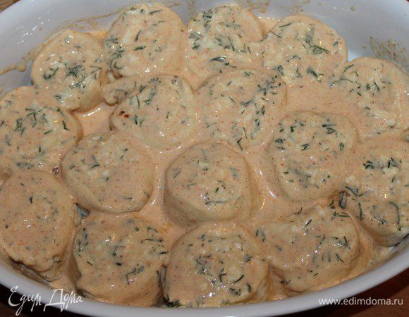 Смазать поверхность пирога этой смесью.