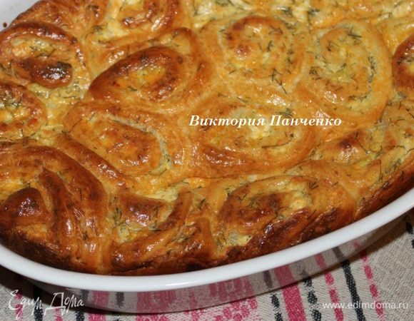 Выпекать при температуре 170 г 40 минут. Этот пирог не режется, а разбирается на булочки.