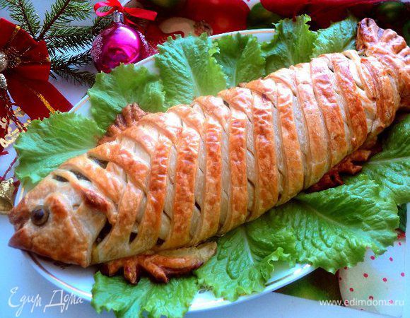 Готовый пирог смазать сливочным маслом. 