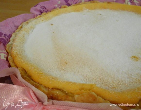 Как и любая запеканка, он опустится через некоторое время, поэтому не спешите его украшать;) Я посыпала сахарной пудрой, а в журнале нам советуют подавать Чизкейк, полив его сиропом или шоколадом, или мармеладом (я так думаю, имелся в виду конфитюр).