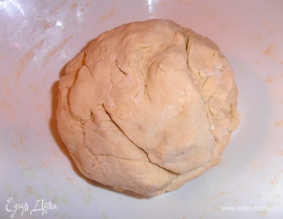 Вот такой мягкий колобок должен получиться! Даём ему немного отдохнуть.