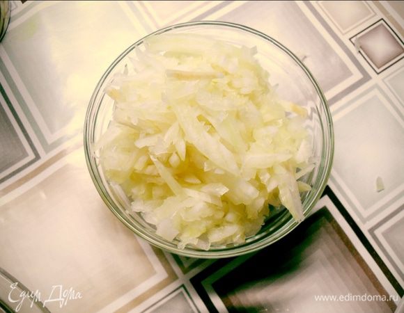 Измельчяем лук