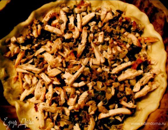 Выкладываем во внутрь начинку и разравниваем