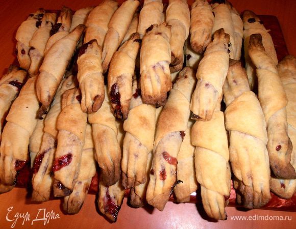 Вот такая горка печенья получается!На этом этапе можно остановиться...Но мы пойдём за праздничным вариантом!