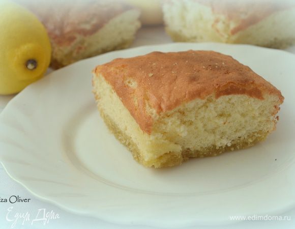 готовый пирог остудить и нарезать на кусочки! У меня получилось 6 штук. И для красоты рекомендую присыпать пудрой