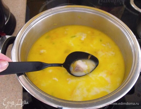 Добавляем сливки ,солим.....