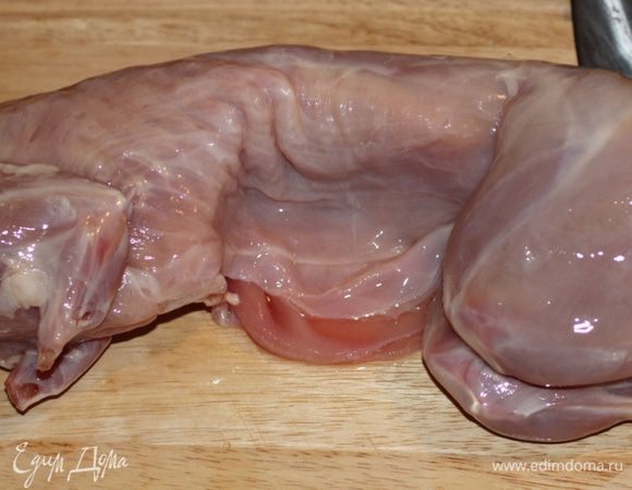 Тушку кролика хорошо помыть и обсушить.