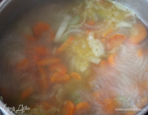 Даем 7-10 провариться,солим,перчим и снимаем с огня.