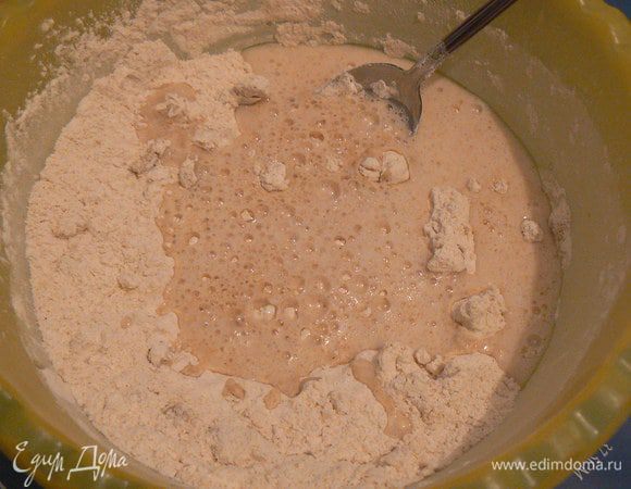  влить дрожжевой коктейль, замесить тесто ,после добавить мягкое масло и продолжить замес. 