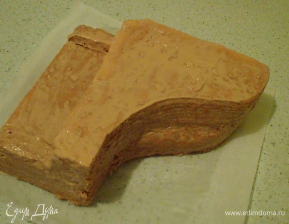 Затем из обрезков делаем приступы,там,где будет клавиатура.