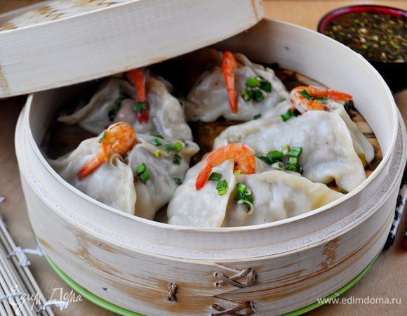 Подавать дим самы горячими полив соусом.
Приятного аппетита!