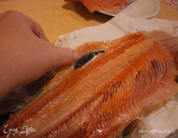 Удаляем спинной плавник.