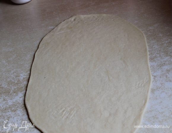 раскатываем с готового теста лепешку очень тонко..