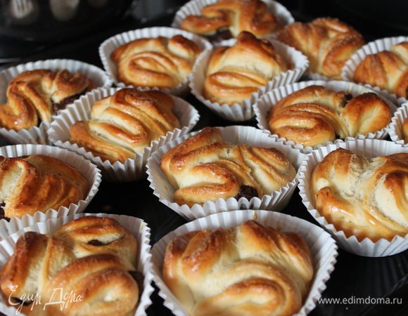 выпекаем 15-20 минут при 180гр.  Даем остыть и посыпаем  сах. пудрой или кремом сверху..и наслаждаемся...