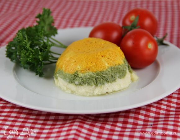 Достаем формочки из пароварки, открываем пленку и аккуратно переворачиваем мусс на тарелки. Убираем формочки. Подаем мусс теплым как гарнир к птице, мясу или рыбе. Приятного аппетита))