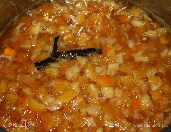 Варить,пока варенье не станет густеть, а корочки будут мягкие.