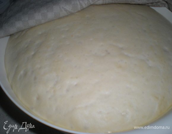 Приготовить тесто на основе венского хлеба:
http://www.edimdoma.ru/retsepty/50254-venskiy-hleb-ot-rishara-bertine-pain-viennois
Готовое тесто выложить на присыпанный мукой стол, разделить на небольшие кусочки размером с грецкий орех. Скатать тугие шарики: сначала сделать небольшую лепешку, затем края заворачивать внутрь по кругу, к серединке (центру) Выложить шарики на смазанный маслом и подпыленный мукой противень, швом вниз. На расстоянии друг от друга. Накрыть полотенцем и оставить на 45 мин.