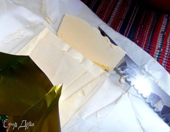 В рецепте рекомендуют полить растопленным маслом и это "в точку"!
