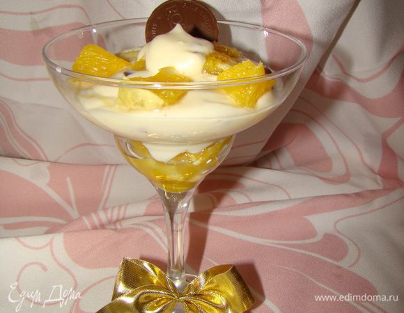 Украсить шоколадной молочной медалькой.