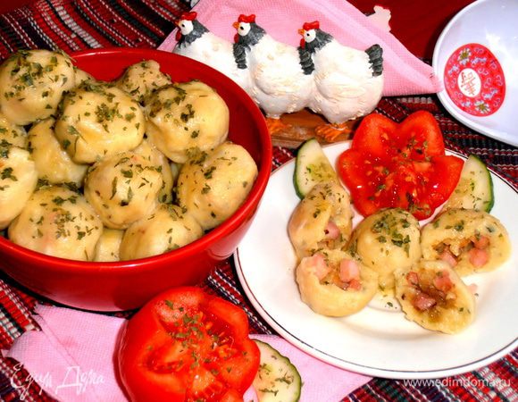 Я полила маслом и в тарелку и в миску! Клёцки сразу преобразились и приобрели аппетитный жёлтенький цвет!