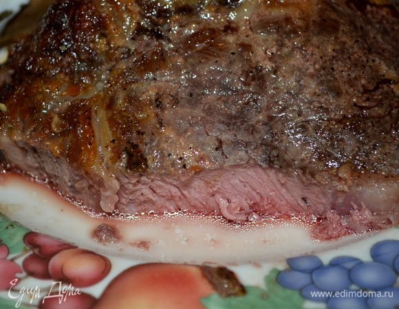 На этом фото мясо средней прожарки,т.е medium rare .Оно не сухое и вполне сочное, вкусное.