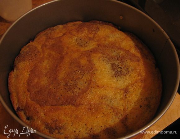 Вишню вымоем и удалим косточки, обсушим бумажным полотенцем и уложим ее на тесто. Выпекаем 25мин при температуре 180С. Фото с вишней сделать забыла.