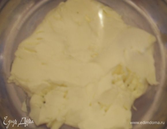 Сливочное масло размягчить при комнатной температуре.