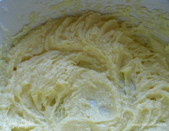 Добавляем яйцо и взбиваем еще раз. 
