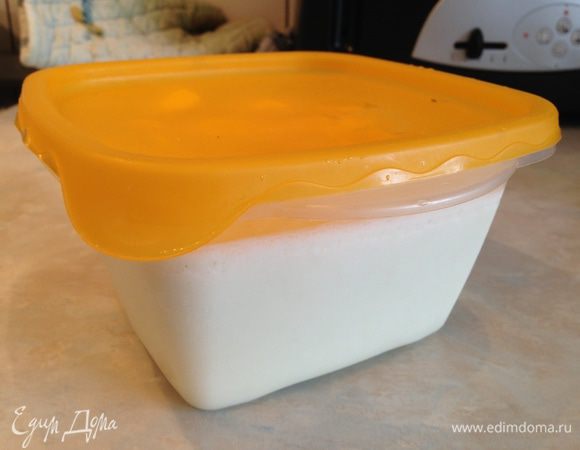 Налить в емкости для заморозки и поставить в морозильную камеру. Я ставлю на ночь...