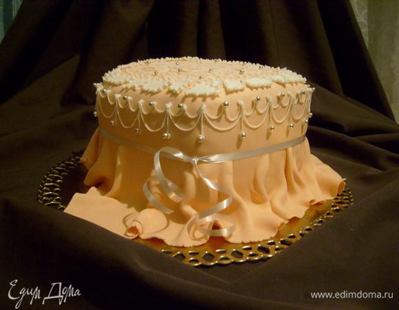 Маргарин, сахар, яйца, мёд –- поставить всё на водяную баню, когда всё растает, добавить 1 ч. л. соды, смесь увеличится в объёме, снять с огня и добавить муку 3-4 стаканов, замесить тесто, разделить на 10-12 частей, каждую раскатать тонко, вырезать в виде сердечка и выпекать до румяности на противне посыпанном мукой, это очень быстро.