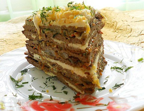 Верхний слой промазать сыром и майонезом, сварить 2 яйца  - посыпать натертыми вареными яйцами и укропом.
Поставить пропитываться в холодильник минимум на 1 час.
Приятного аппетита.