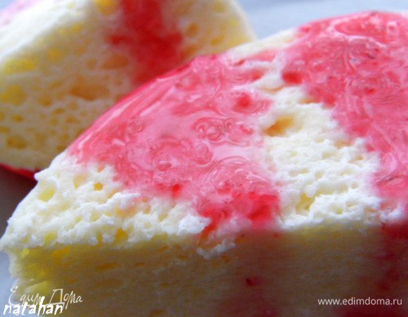 22.01.2013. сегодня приготовила запеканку без изюма, но из 1 желтка и 3 взбитых до мягкой пены белков. Запеканка вышла пористая, мягкая, нежная. То, что надо.... 