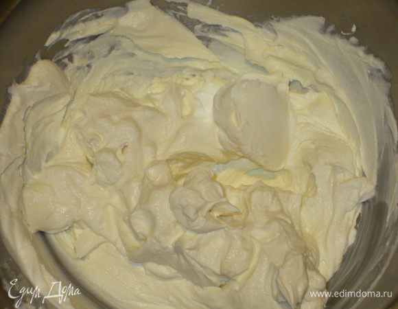 Начинка: Смешать рикотту со сливочным сыром,ввести яйца, сахар.Хорошо перемешать.