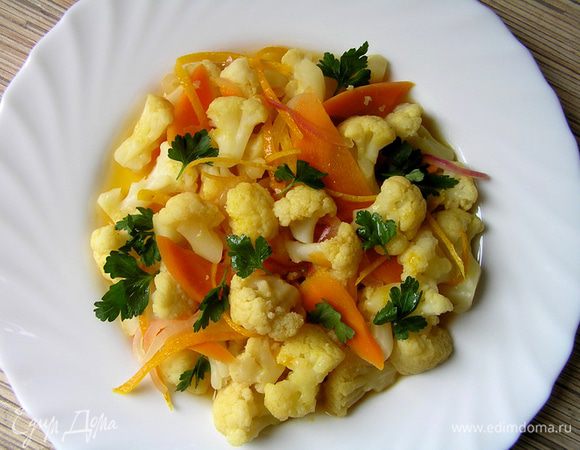 Выложить овощи на блюдо, украсить листиками кинзы и полить сверху уваренным соусом. Приятного аппетита! :)

