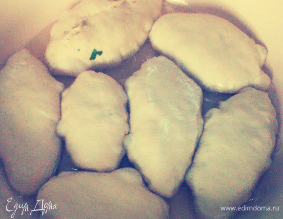 Жарить пироги до готовности.